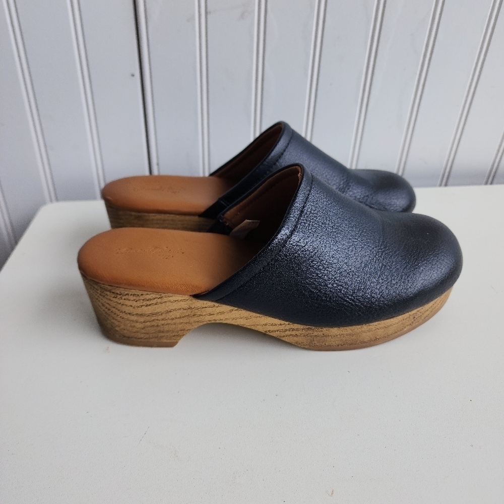 Universal Threads Black Tan Platform Leather Clogs Women’s Size 6.5